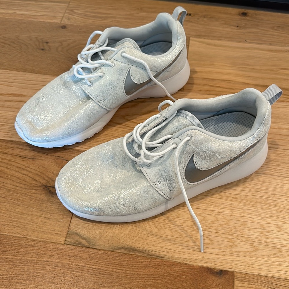 NWOT Nike tennis shoes